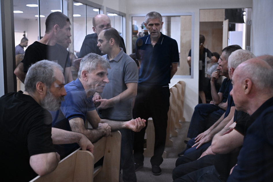 Ermənistan silahlı qüvvələrinin təxribatları nəticəsində yaralanmış, evləri dağıdılmış, əsir və girovluqda olmuş 60-dan çox zərərçəkmiş şəxs məhkəmədə ifadə verib (FOTO)