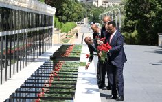 Somalinin xarici işlər və beynəlxalq əməkdaşlıq naziri Ulu Öndərin məzarını və Şəhidlər xiyabanını ziyarət edib (FOTO)