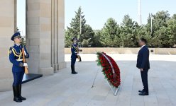 Somalinin xarici işlər və beynəlxalq əməkdaşlıq naziri Ulu Öndərin məzarını və Şəhidlər xiyabanını ziyarət edib (FOTO)