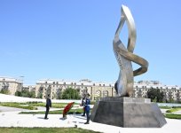 Somalinin xarici işlər və beynəlxalq əməkdaşlıq naziri Zəfər parkında olub (FOTO)