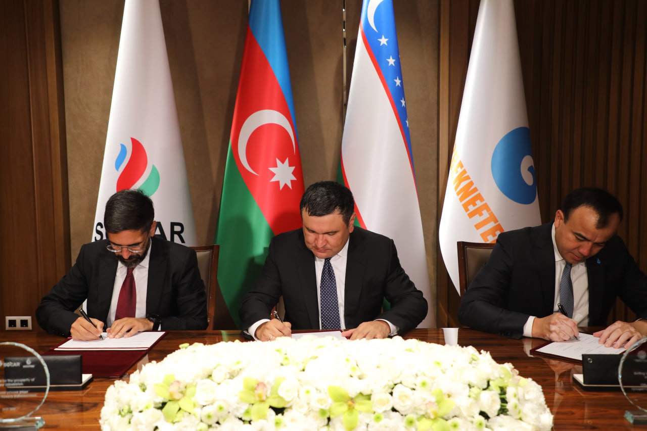 SOCAR və “Uzbekneftegaz” Üstyurt bölgəsində karbohidrogenlərin kəşfiyyatı ilə bağlı saziş bağlayıb (FOTO)