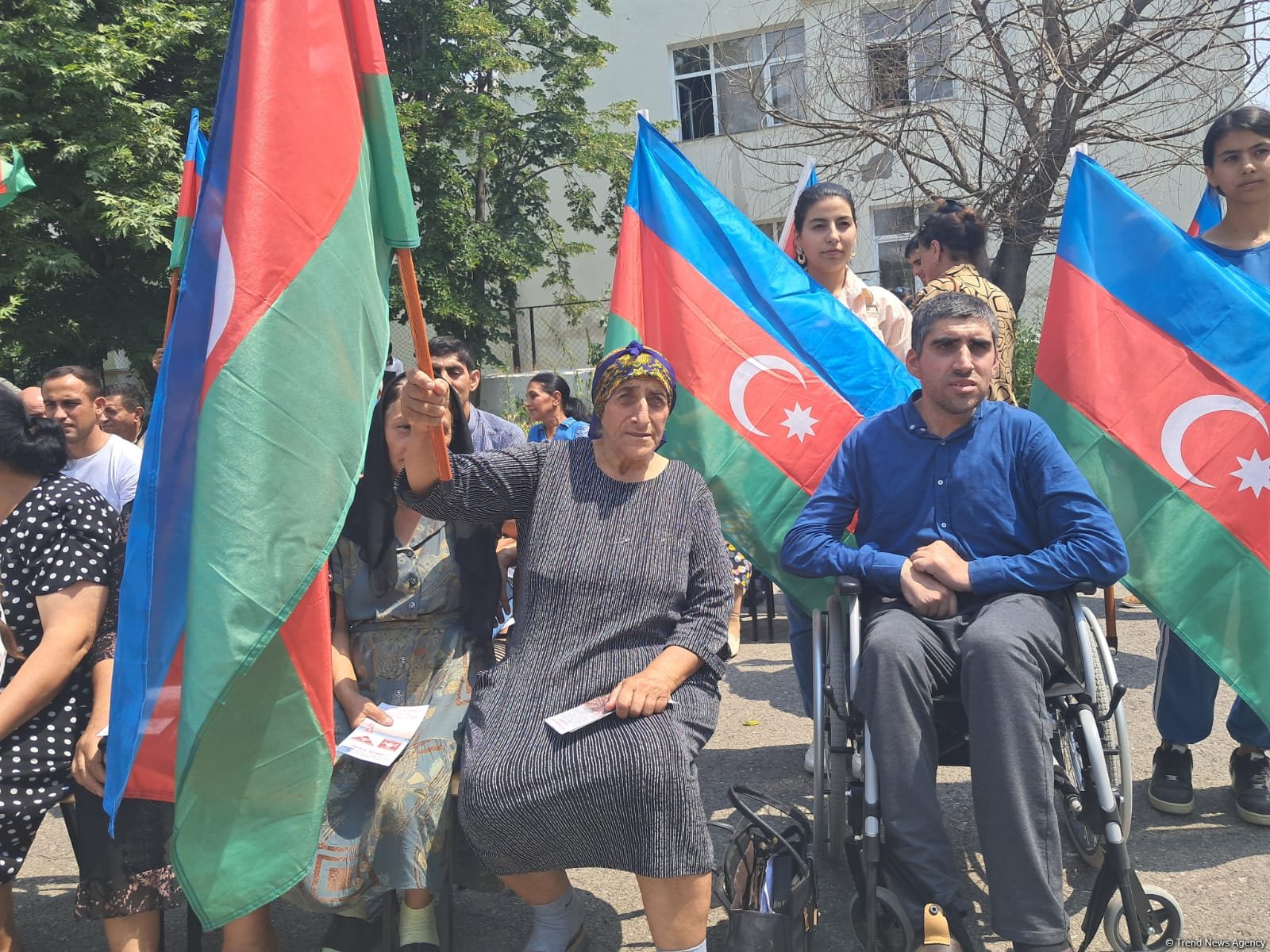 Həsənrizə çatan ailələrə evlərinin açarları təqdim edildi (YENİLƏNİB) (FOTO)