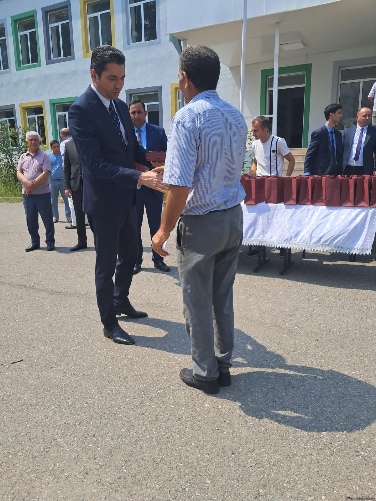 Həsənrizə çatan ailələrə evlərinin açarları təqdim edildi (YENİLƏNİB) (FOTO)