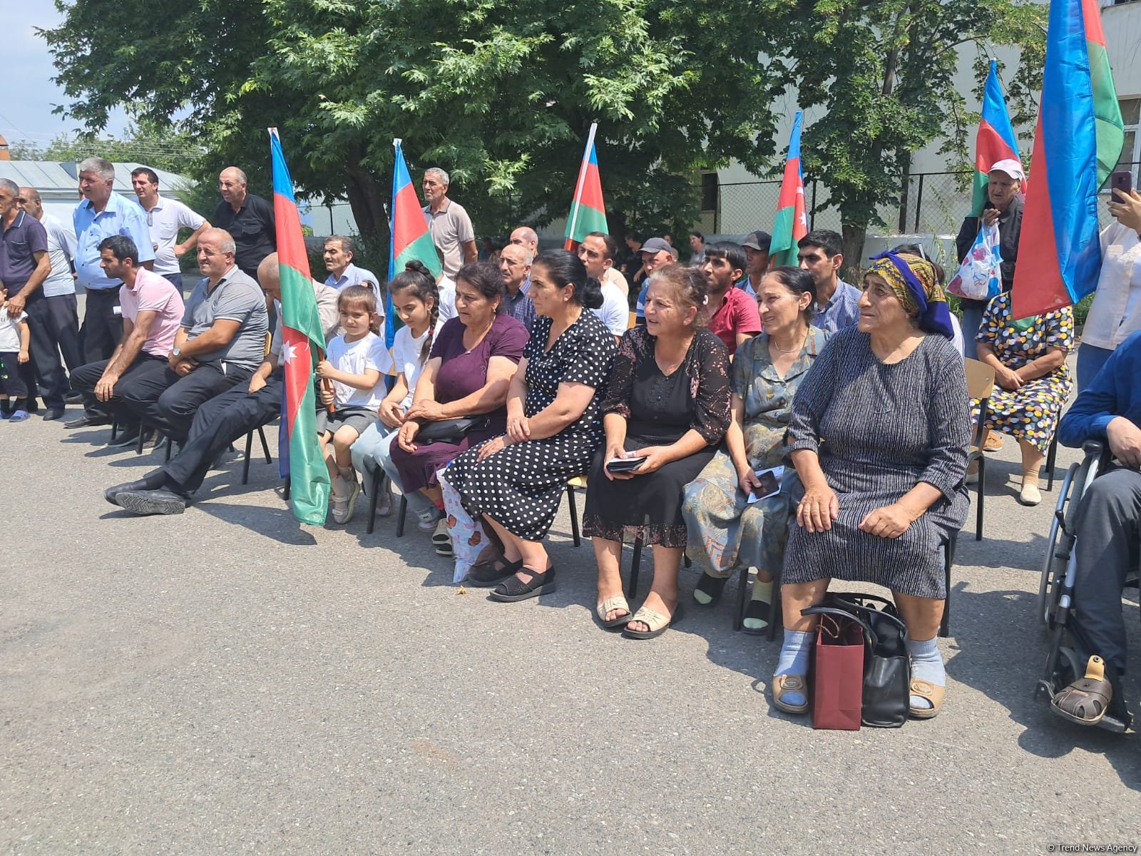 Həsənrizə çatan ailələrə evlərinin açarları təqdim edildi (YENİLƏNİB) (FOTO)