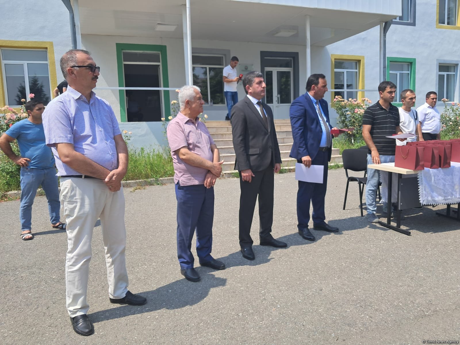 Həsənrizə çatan ailələrə evlərinin açarları təqdim edildi (YENİLƏNİB) (FOTO)