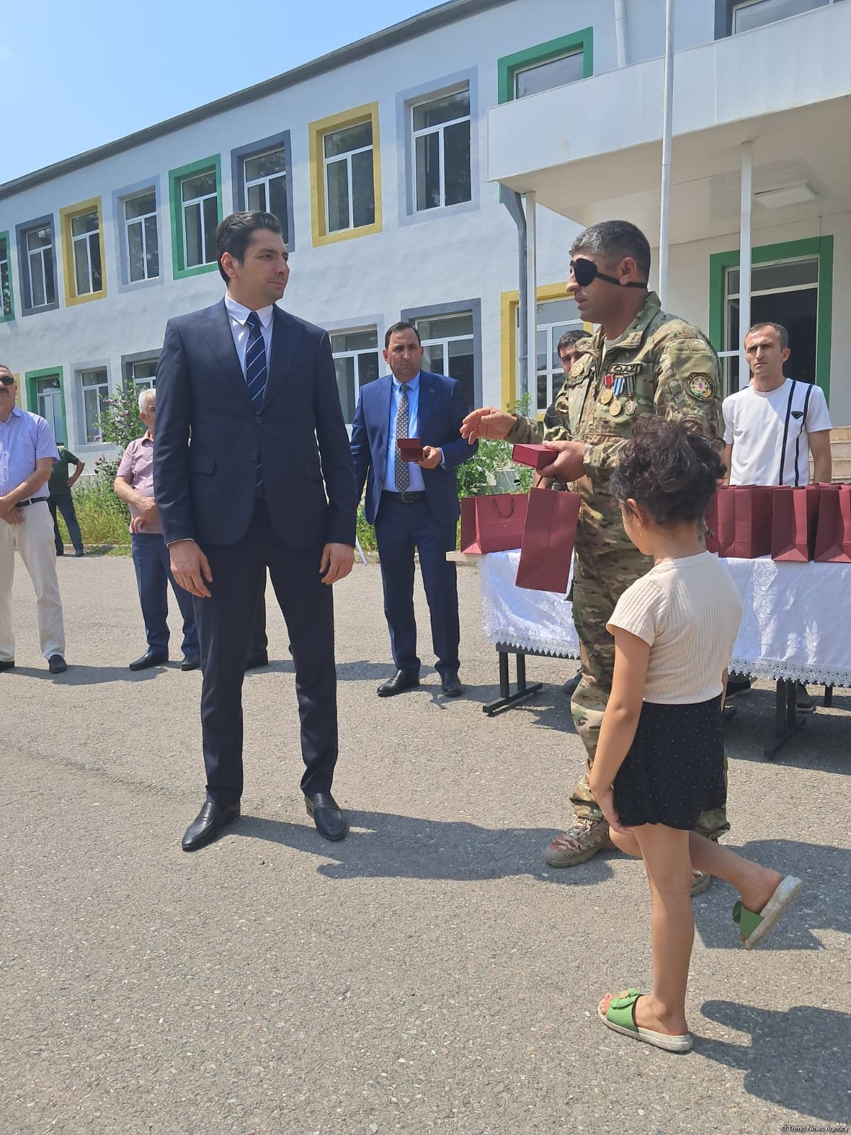 Həsənrizə çatan ailələrə evlərinin açarları təqdim edildi (YENİLƏNİB) (FOTO)