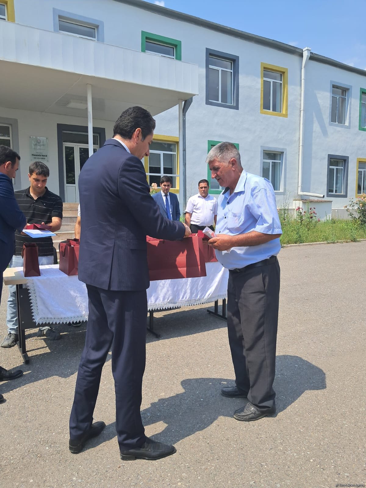 Həsənrizə çatan ailələrə evlərinin açarları təqdim edildi (YENİLƏNİB) (FOTO)
