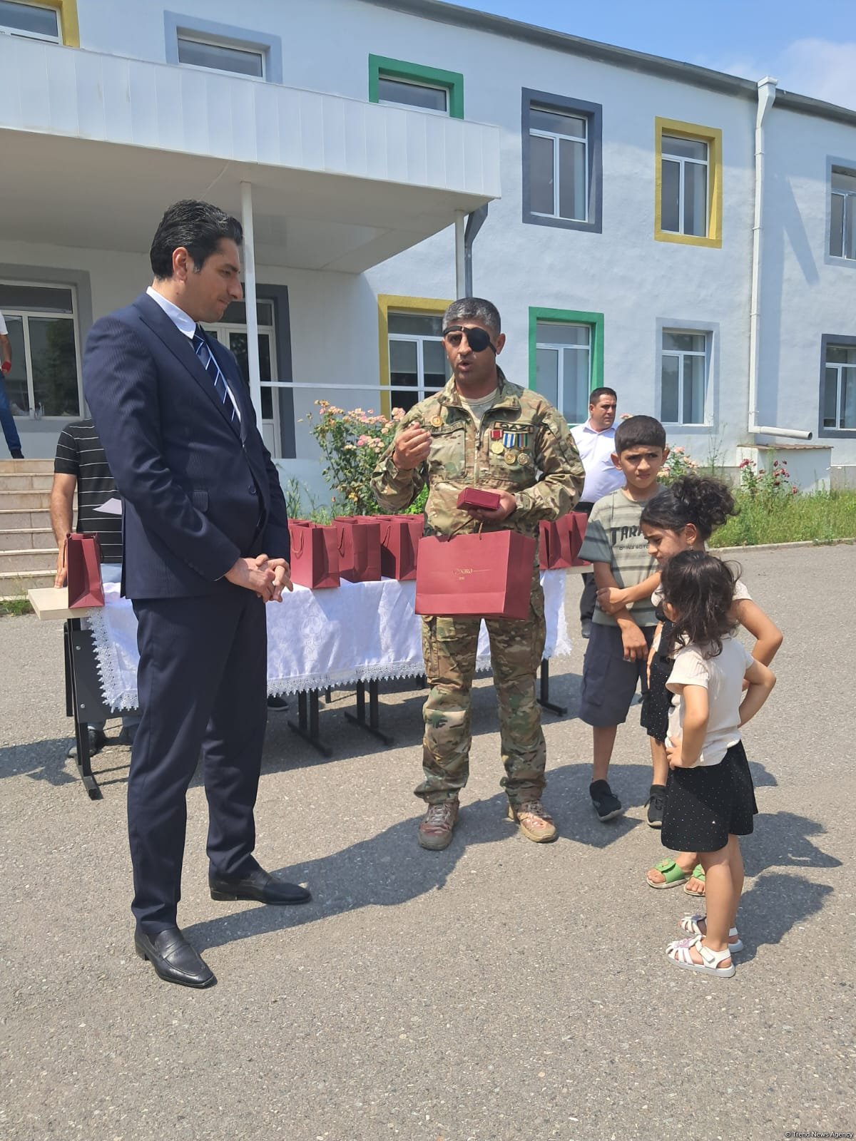 Həsənrizə çatan ailələrə evlərinin açarları təqdim edildi (YENİLƏNİB) (FOTO)