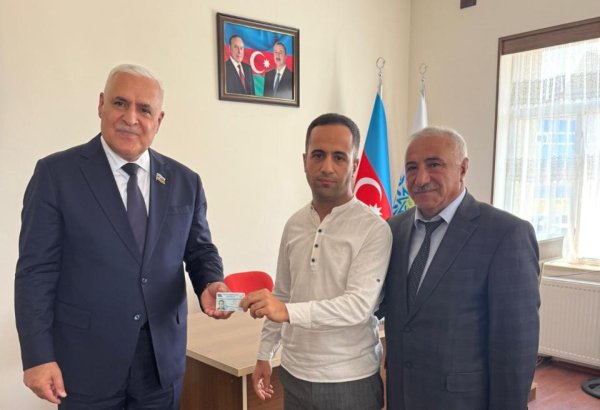 Ordubadda YAP sıralarına yeni daxil olanlara partiyanın üzvlük vəsiqələri təqdim edilib (FOTO)