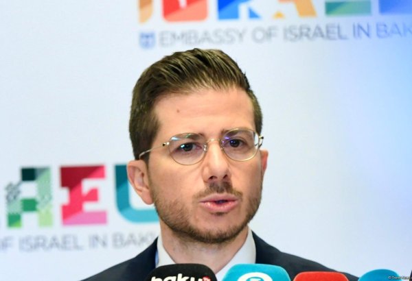 Gəncəyə raketlər düşəndə mən oradaydım - Corc Dik erməni hücumları barədə danışıb