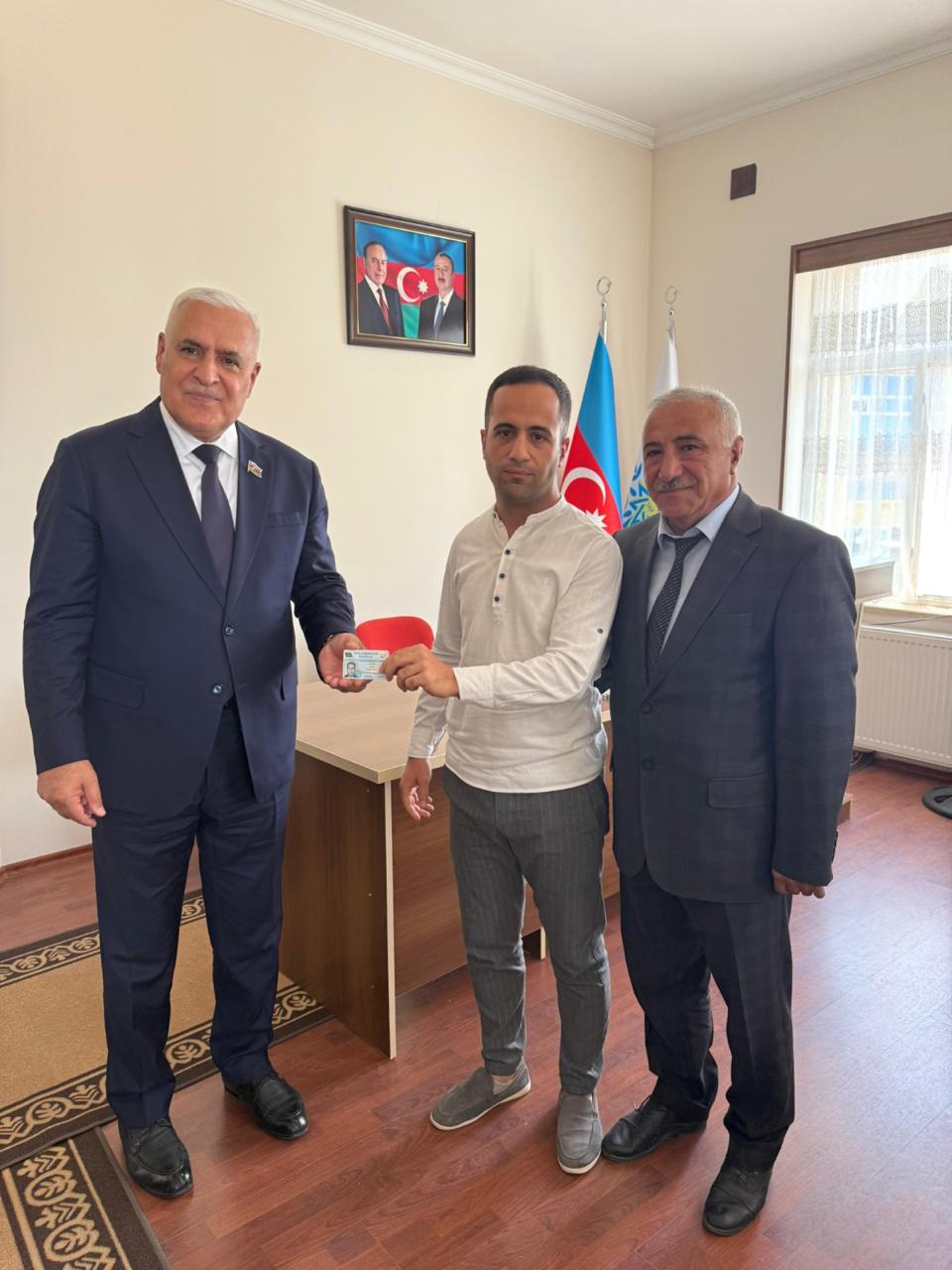 Ordubadda YAP sıralarına yeni daxil olanlara partiyanın üzvlük vəsiqələri təqdim edilib (FOTO)