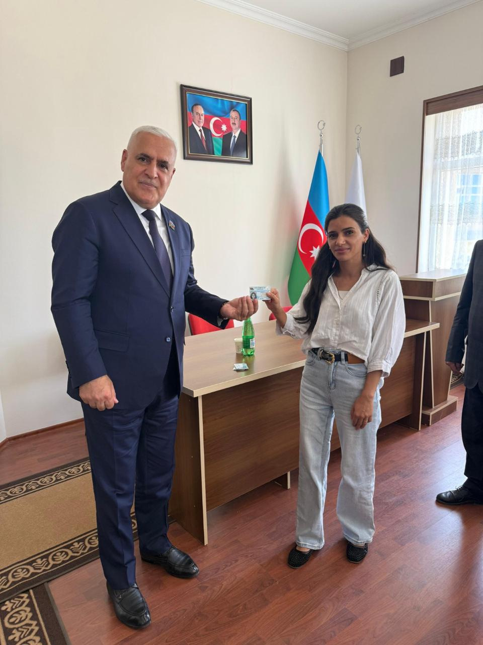 Ordubadda YAP sıralarına yeni daxil olanlara partiyanın üzvlük vəsiqələri təqdim edilib (FOTO)