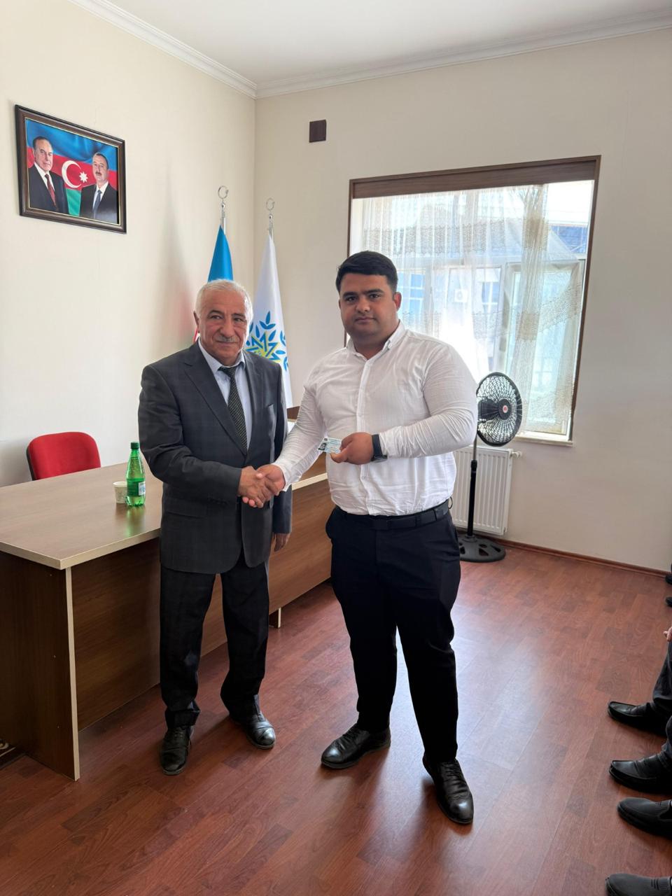 Ordubadda YAP sıralarına yeni daxil olanlara partiyanın üzvlük vəsiqələri təqdim edilib (FOTO)