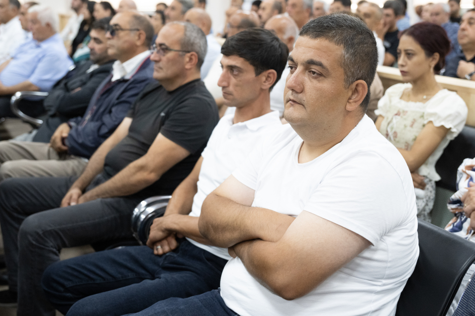 Ermənistan silahlı qüvvələrinin hücumları nəticəsində yaralanmış, mülklərini itirmiş, əsirlikdə və girovluqda olmuş zərərçəkmiş şəxslər məhkəmədə ifadə veriblər (FOTO)