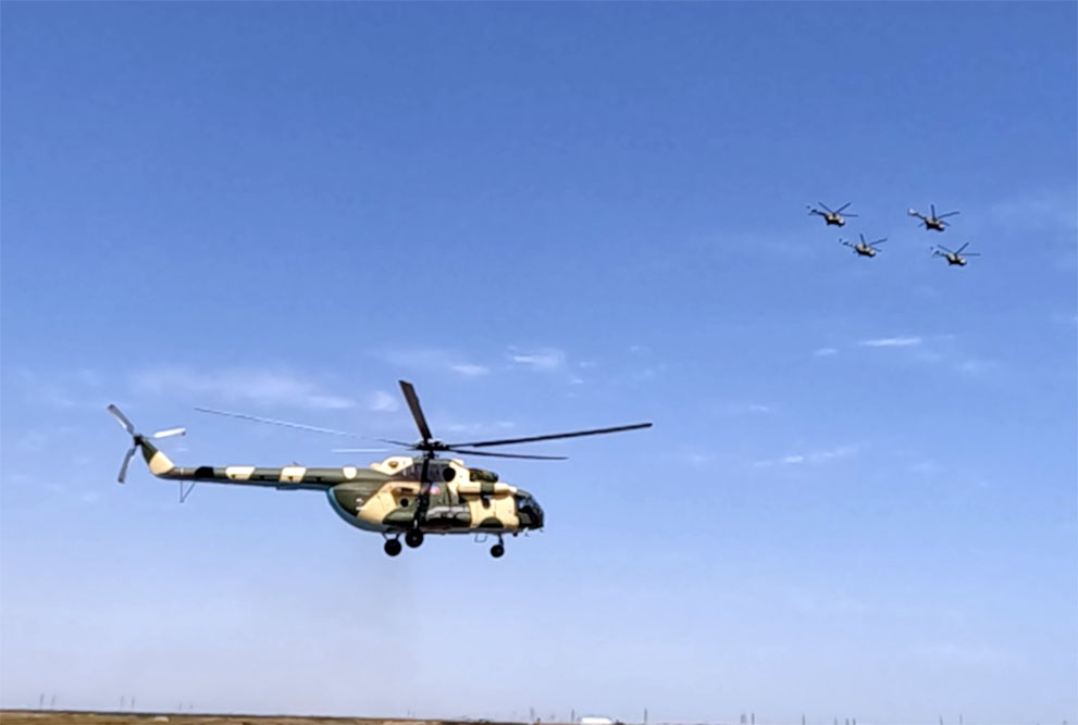 Azərbaycan Ordusunun hərbi pilotları təlim-məşq uçuşları keçiriblər (FOTO)
