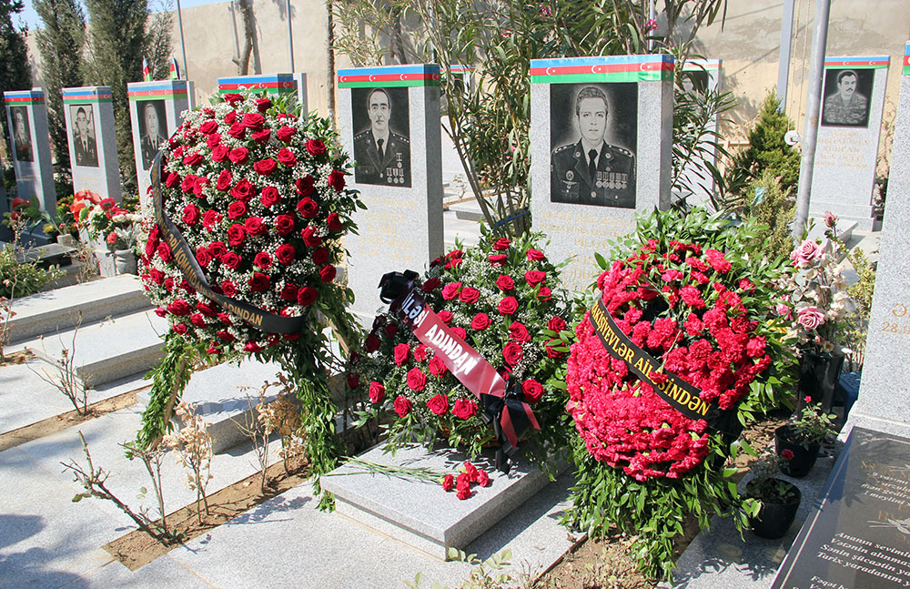 Şəhid hərbi pilot Rəşad Atakişiyevin məzarı ziyarət olunub (FOTO)