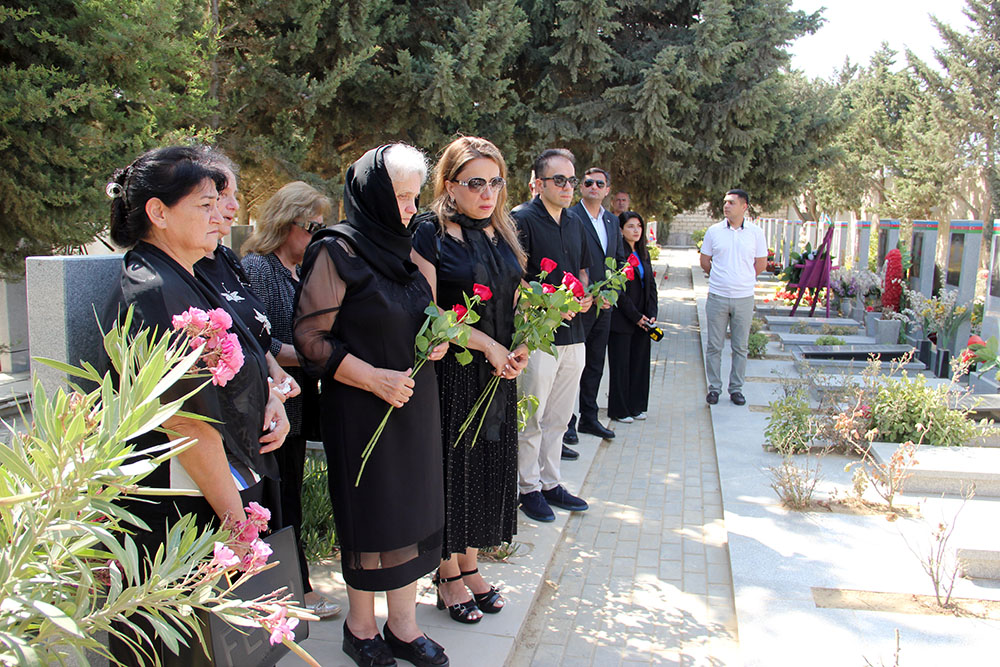 Şəhid hərbi pilot Rəşad Atakişiyevin məzarı ziyarət olunub (FOTO)