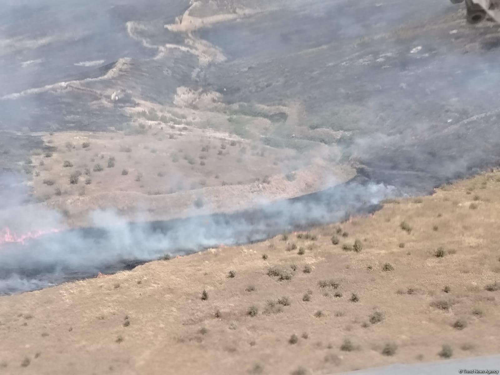 Ağdərədə açıq ərazidə yanğın: helikopter cəlb olunub (FOTO)