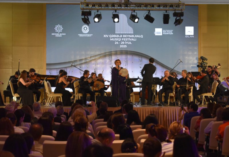 Xanəndə Nəzakət Teymurova Qəbələ festivalında musiqisevərlərə xoş anlar bəxş edib (FOTO/VİDEO)