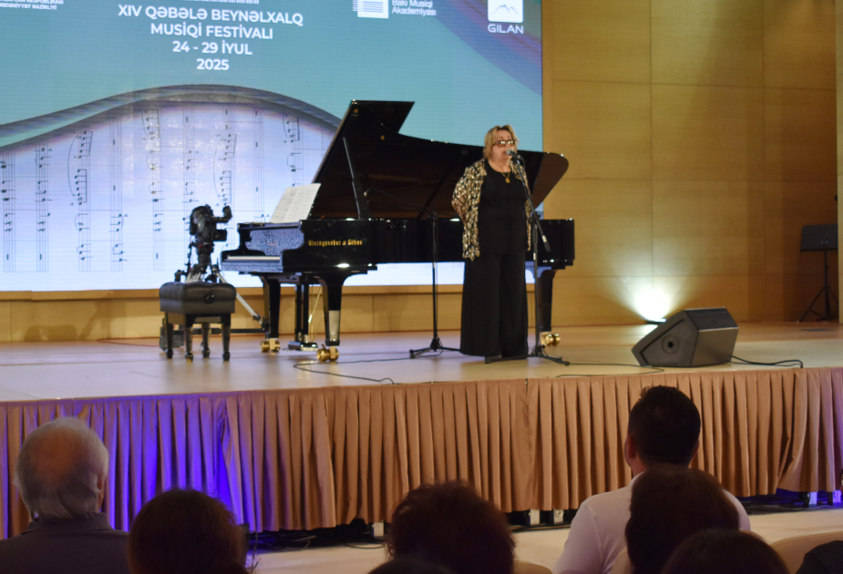 Qəbələ festivalında Üzeyir Hacıbəylinin 140 illiyinə həsr edilmiş konsert təqdim olunub (FOTO)