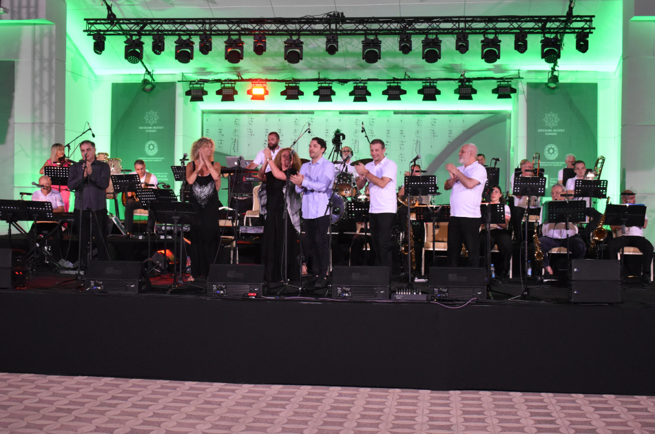 Qəbələ festivalında “Tbilisi Big Band” musiqi qrupu enerji dolu çıxışı ilə musiqisevərləri sevindirib (FOTO)