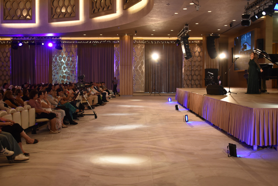 Qəbələ festivalında Üzeyir Hacıbəylinin 140 illiyinə həsr edilmiş konsert təqdim olunub (FOTO)