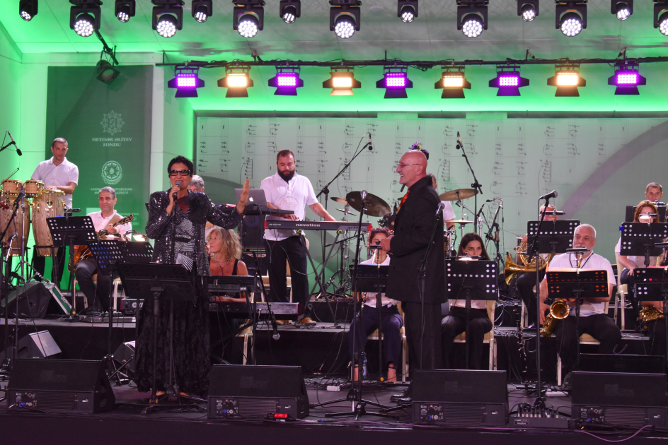 Qəbələ festivalında “Tbilisi Big Band” musiqi qrupu enerji dolu çıxışı ilə musiqisevərləri sevindirib (FOTO)