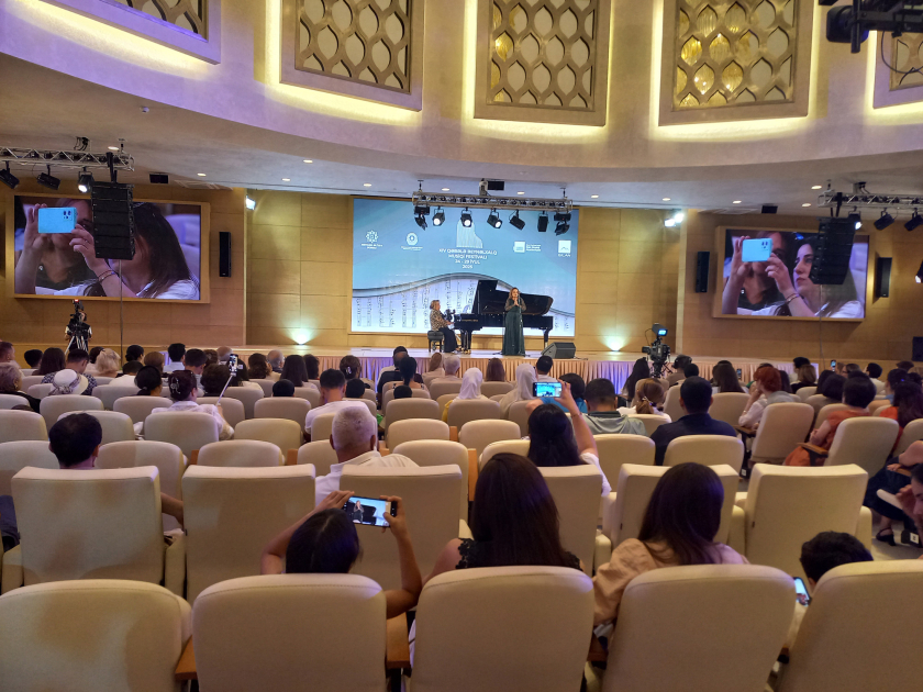 Qəbələ festivalında Üzeyir Hacıbəylinin 140 illiyinə həsr edilmiş konsert təqdim olunub (FOTO)