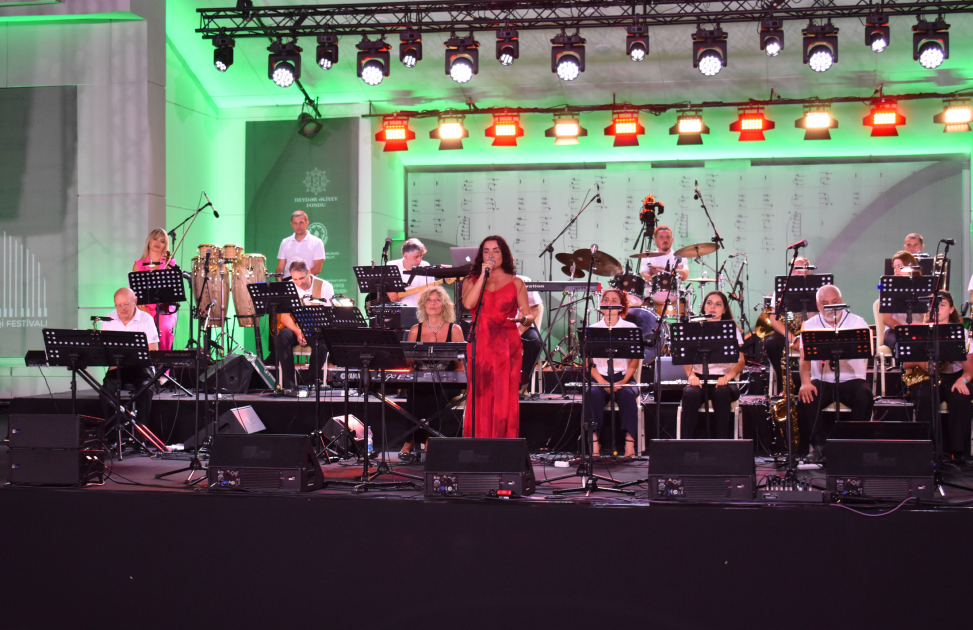 Qəbələ festivalında “Tbilisi Big Band” musiqi qrupu enerji dolu çıxışı ilə musiqisevərləri sevindirib (FOTO)