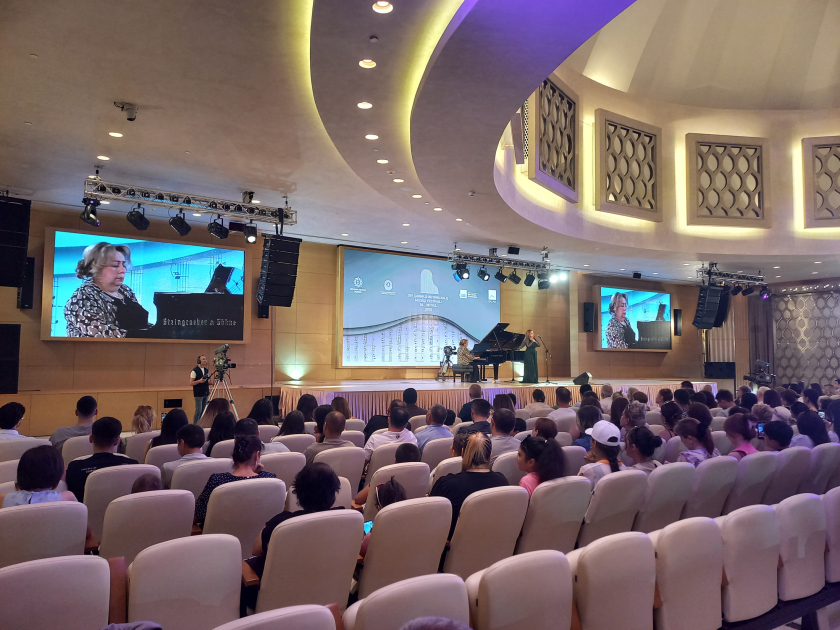 Qəbələ festivalında Üzeyir Hacıbəylinin 140 illiyinə həsr edilmiş konsert təqdim olunub (FOTO)