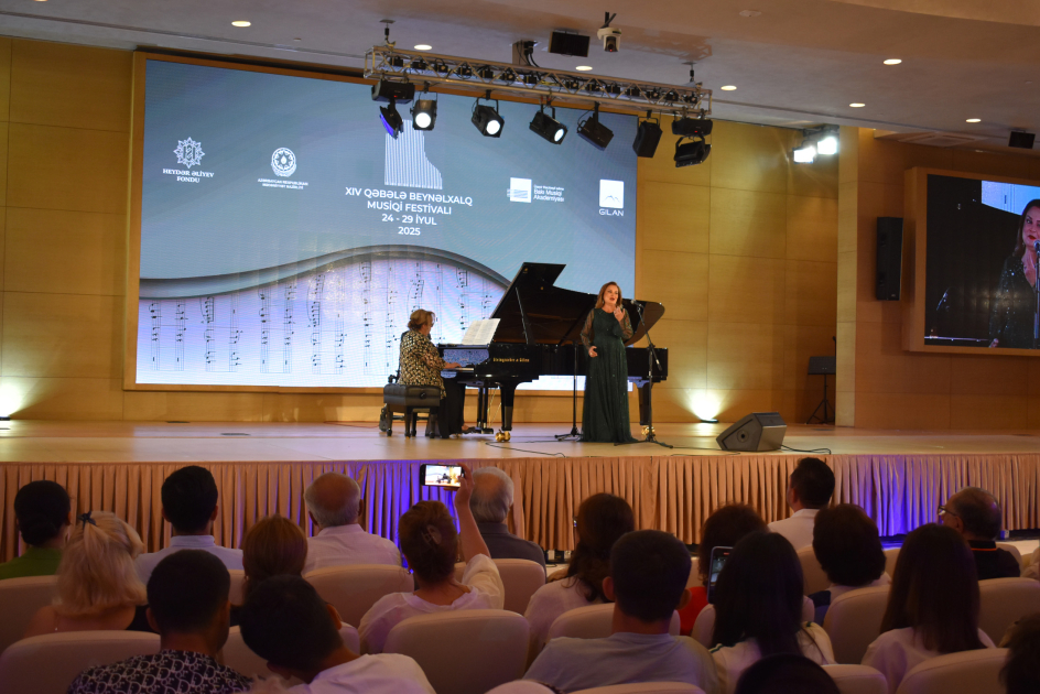 Qəbələ festivalında Üzeyir Hacıbəylinin 140 illiyinə həsr edilmiş konsert təqdim olunub (FOTO)