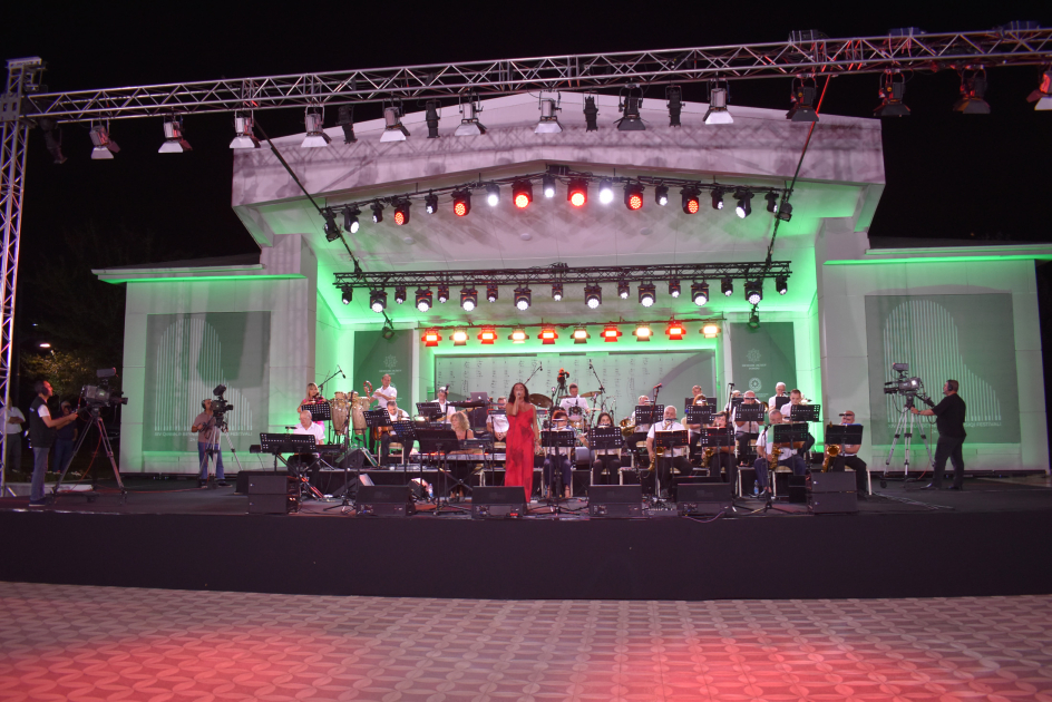 Qəbələ festivalında “Tbilisi Big Band” musiqi qrupu enerji dolu çıxışı ilə musiqisevərləri sevindirib (FOTO)