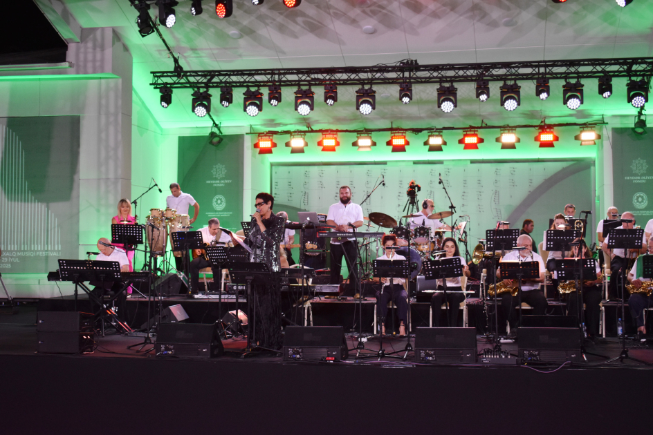 Qəbələ festivalında “Tbilisi Big Band” musiqi qrupu enerji dolu çıxışı ilə musiqisevərləri sevindirib (FOTO)