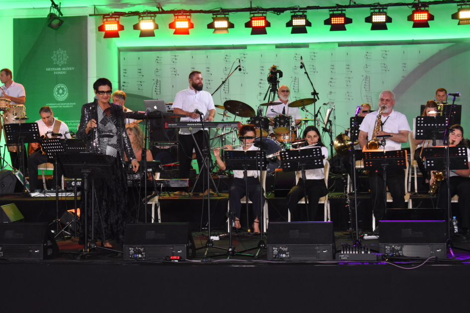 Qəbələ festivalında “Tbilisi Big Band” musiqi qrupu enerji dolu çıxışı ilə musiqisevərləri sevindirib (FOTO)