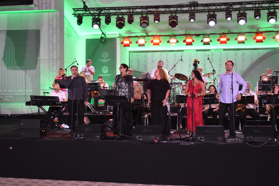 Qəbələ festivalında “Tbilisi Big Band” musiqi qrupu enerji dolu çıxışı ilə musiqisevərləri sevindirib (FOTO)