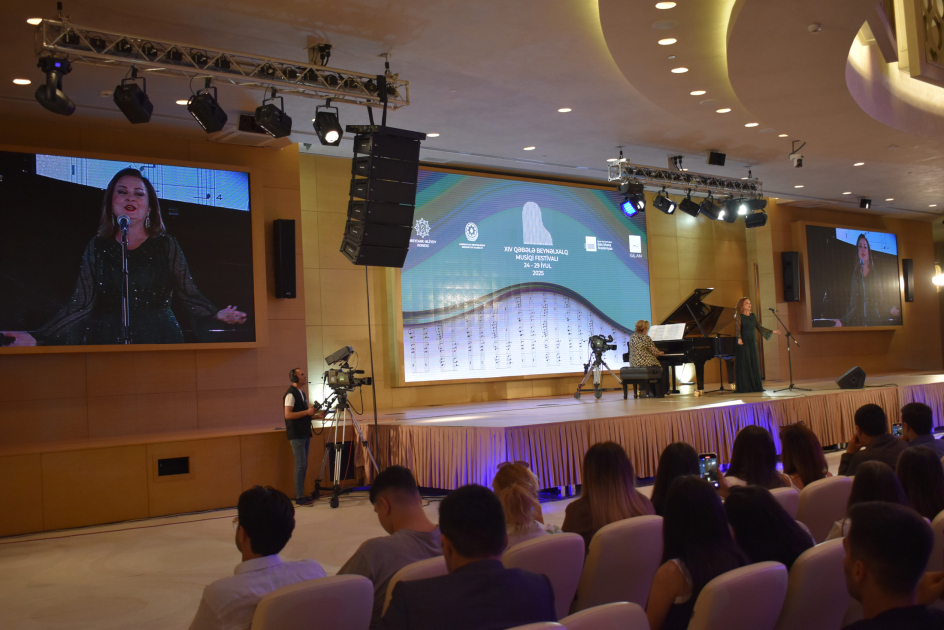 Qəbələ festivalında Üzeyir Hacıbəylinin 140 illiyinə həsr edilmiş konsert təqdim olunub (FOTO)