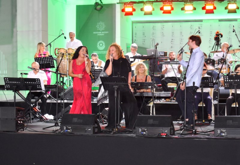 Qəbələ festivalında “Tbilisi Big Band” musiqi qrupu enerji dolu çıxışı ilə musiqisevərləri sevindirib (FOTO)