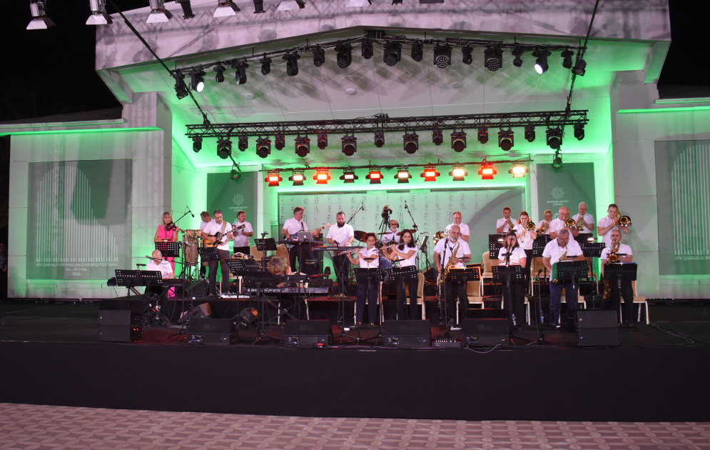 Qəbələ festivalında “Tbilisi Big Band” musiqi qrupu enerji dolu çıxışı ilə musiqisevərləri sevindirib (FOTO)