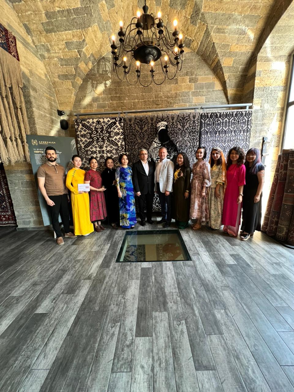 “Azərxalça” ASC-nin xalçaları yaxın gələcəkdə Vyetnamda sərgilənəcək (FOTO)