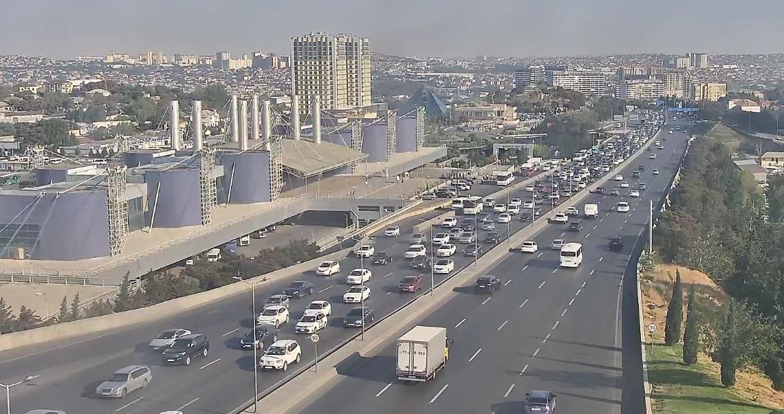 Sürücülərin NƏZƏRİNƏ: Paytaxtın bir sıra yollarında tıxac var - SİYAHI (FOTO)
