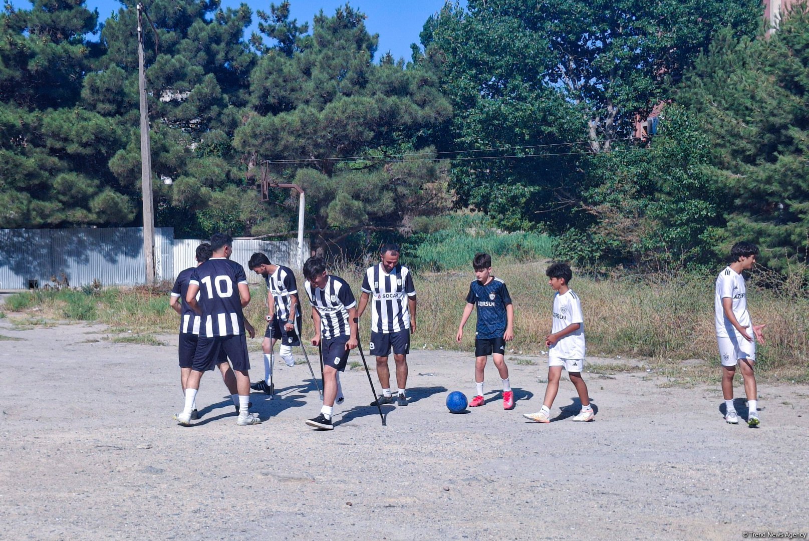 Oyun meydançasından çəkiliş meydançasına - Balaxanı neftçilərinin futbol komandası filmdə yer aldı (FOTO)