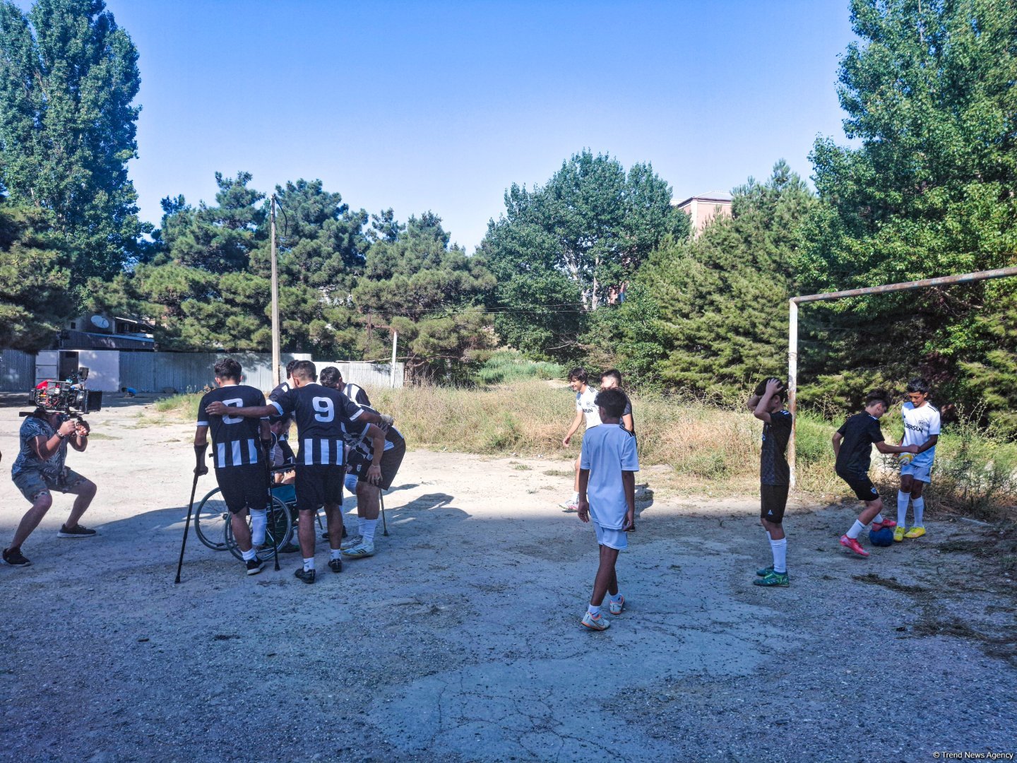 Oyun meydançasından çəkiliş meydançasına - Balaxanı neftçilərinin futbol komandası filmdə yer aldı (FOTO)