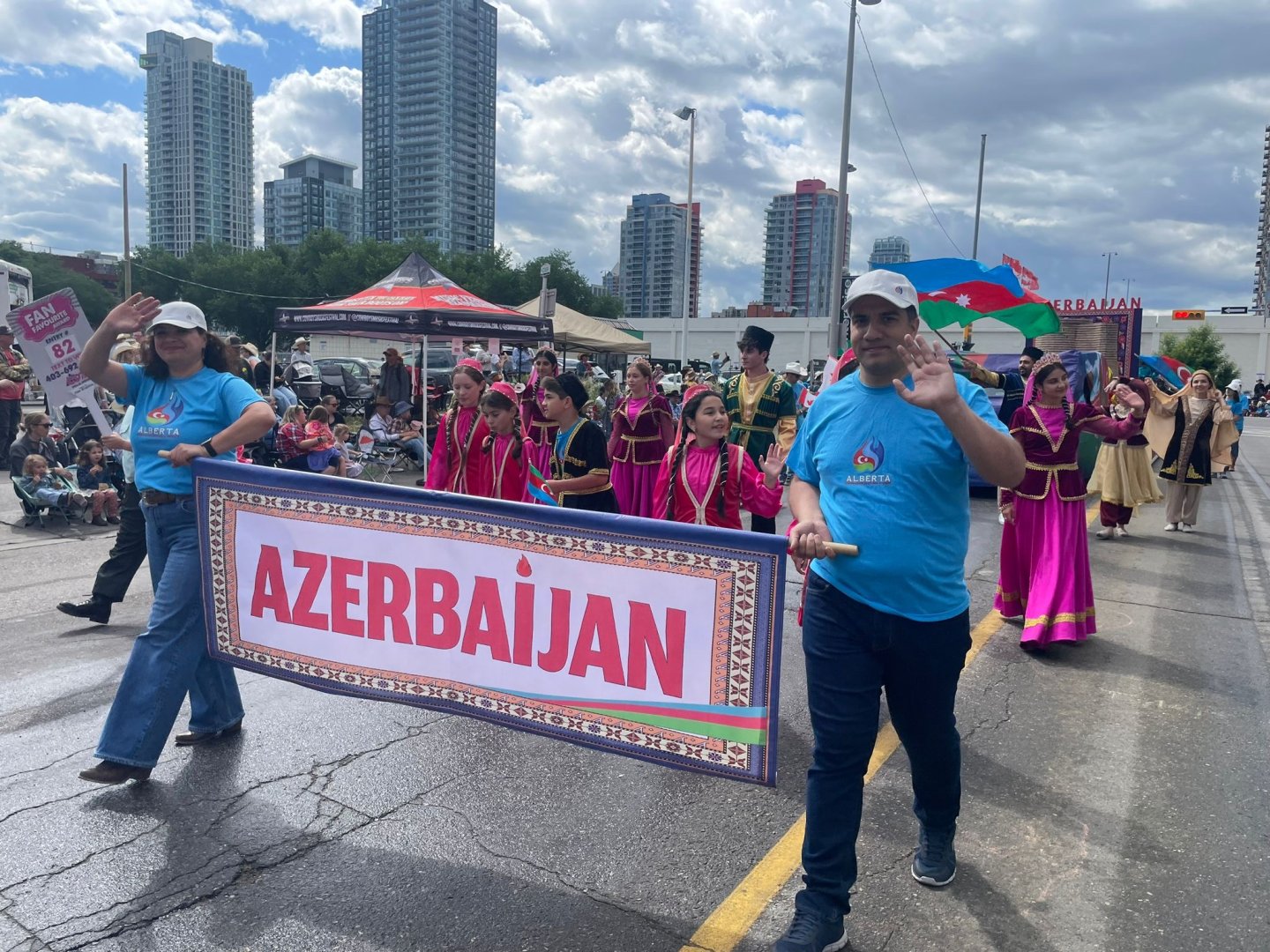 Kanadada yaşayan soydaşlarımız üç böyük paradda ölkəmizi təmsil edib (FOTO)