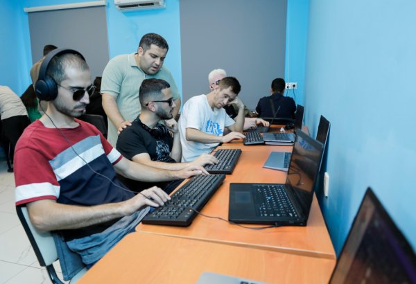 Gözdən əlilliyi olan şəxslər üçün növbəti peşə kursuna başlanıb