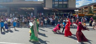 Kanadada yaşayan soydaşlarımız üç böyük paradda ölkəmizi təmsil edib (FOTO)
