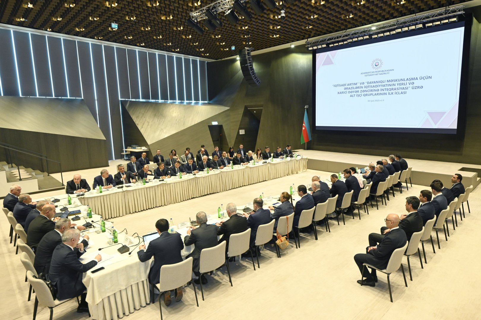 Azad edilmiş ərazilərdə biznes aktivliyinin artırılması müzakirə edilib (FOTO)