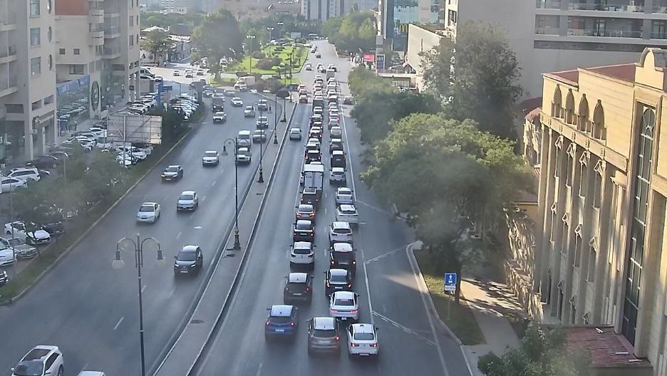 Sürücülərin NƏZƏRİNƏ: Paytaxtın bir sıra yollarında tıxac var - SİYAHI (FOTO)