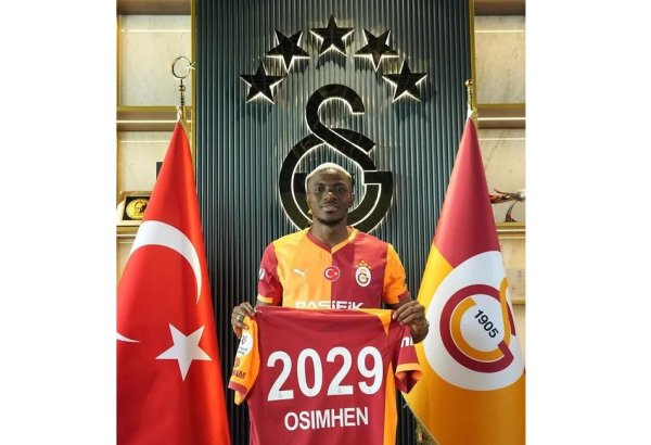 "Qalatasaray" Viktor Osimhenin transfer etdiyini rəsmi açıqlayıb