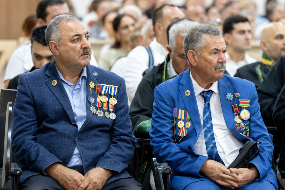 Ermənistan silahlı qüvvələrinin hücumları nəticəsində yaralanmış, mina qurbanı olmuş, evləri dağılmış şəxslər məhkəmədə ifadə veriblər (FOTO)