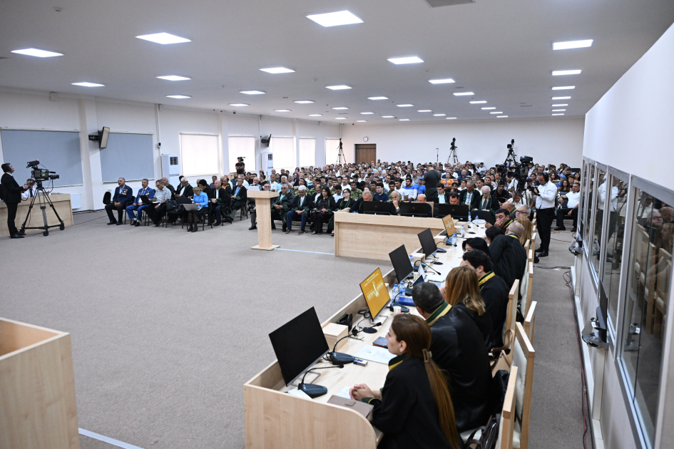 Ermənistan silahlı qüvvələrinin hücumları nəticəsində yaralanmış, mina qurbanı olmuş, evləri dağılmış şəxslər məhkəmədə ifadə veriblər (FOTO)